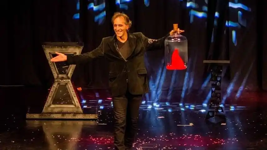 El Mago Emanuel fue duramente criticado por revelar los trucos en las redes sociales