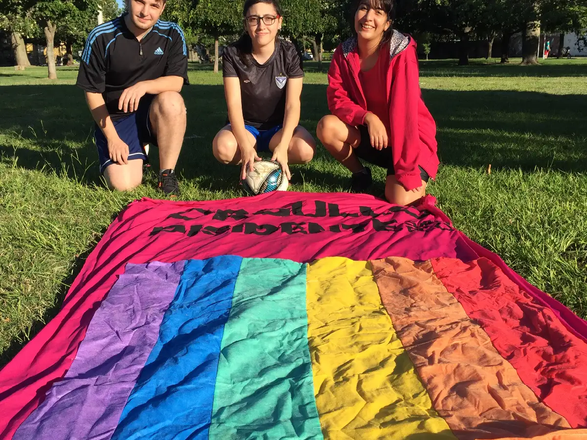 Armaron un “fulbito disidente” para expresarse contra la homofobia en el deporte 