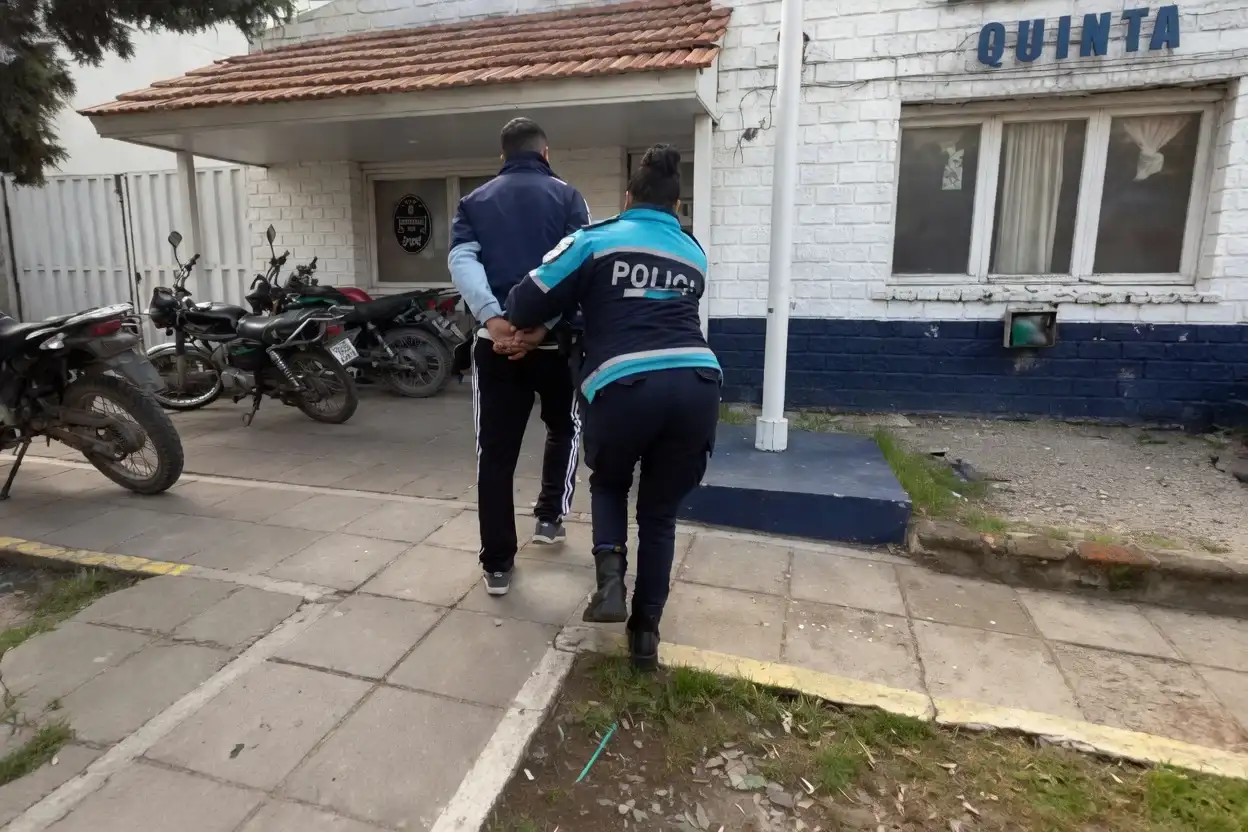 Además de la detención, se logró el secuestro del teléfono sustraído, que posteriormente fue restituido a su propietario.