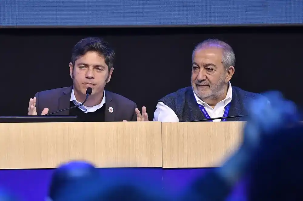Axel Kicillof junto a Héctor Daer.