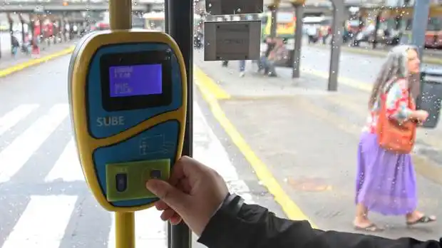 Anunciaron el aumento en los boletos de colectivos y trenes