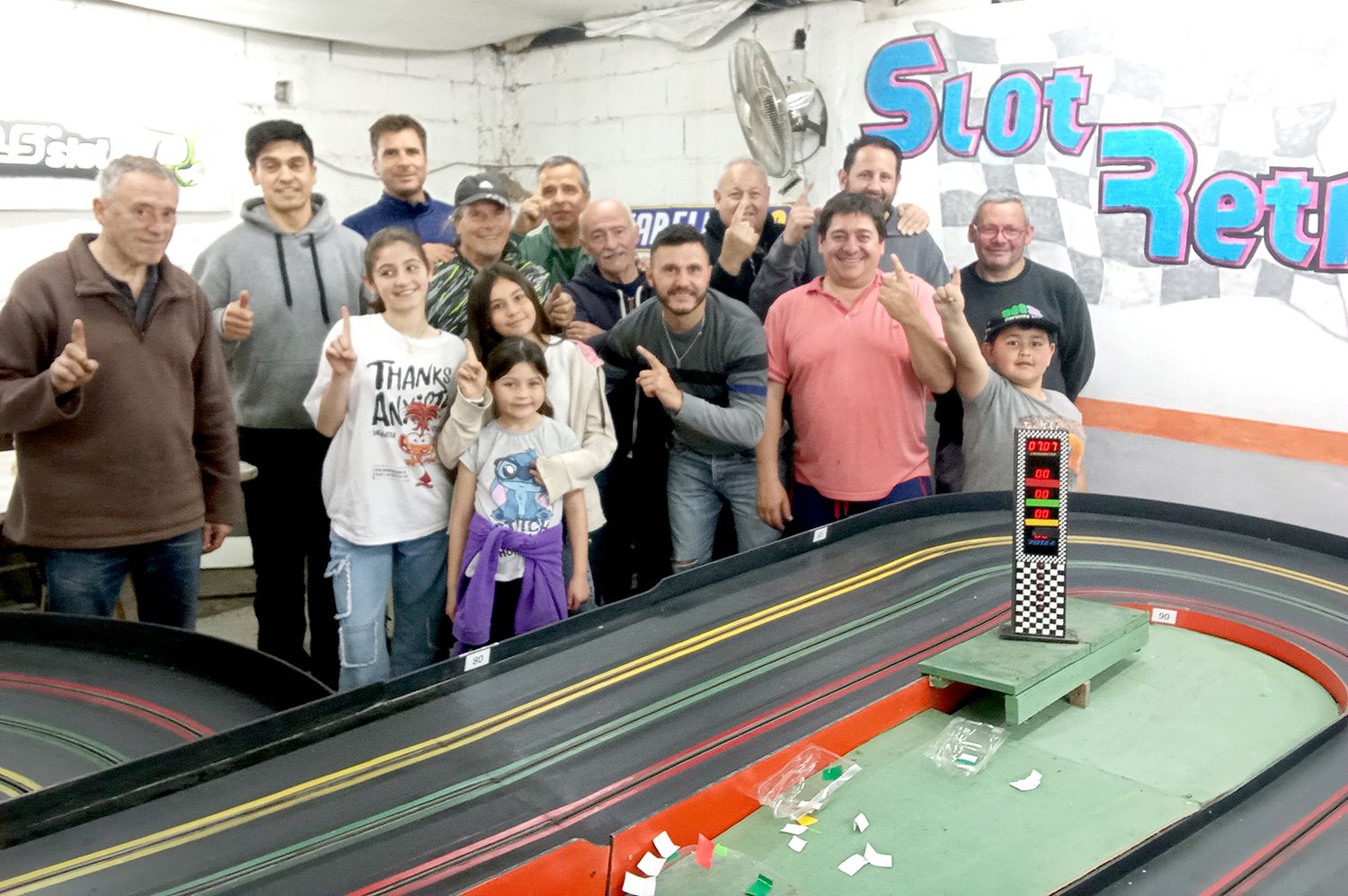 Se fueron sumando. Mayoritariamente apuntaron a competir entre familias y festejaron un año de actividad en el automodelismo