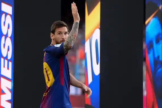 Después de 16 años, Messi se aleja de Barcelona