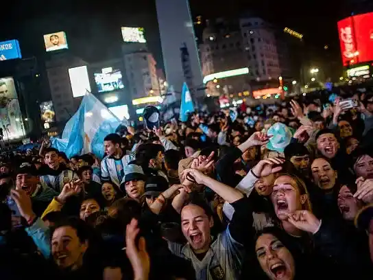 El Obelisco volvió a congregar a los hinchas, esta vez para reconocer al seleccionado.