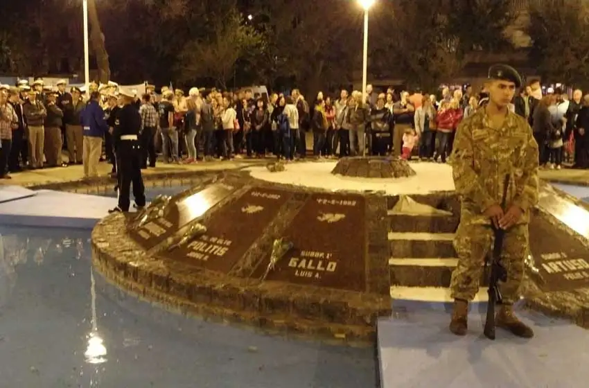Malvinas: a 37 años ex combatientes realizaron la tradicional vigilia