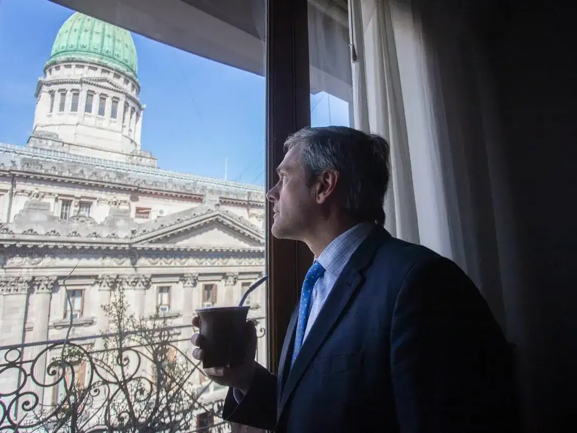 Michel cuestionó el vínculo que Milei construyó con los jóvenes y afirmó: "Les mintió"