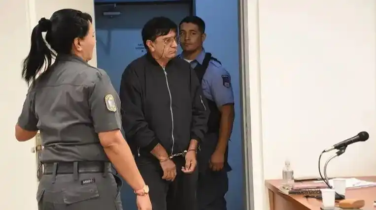 Arrastró con su camioneta a la hija de 10 años de su pareja y la mató