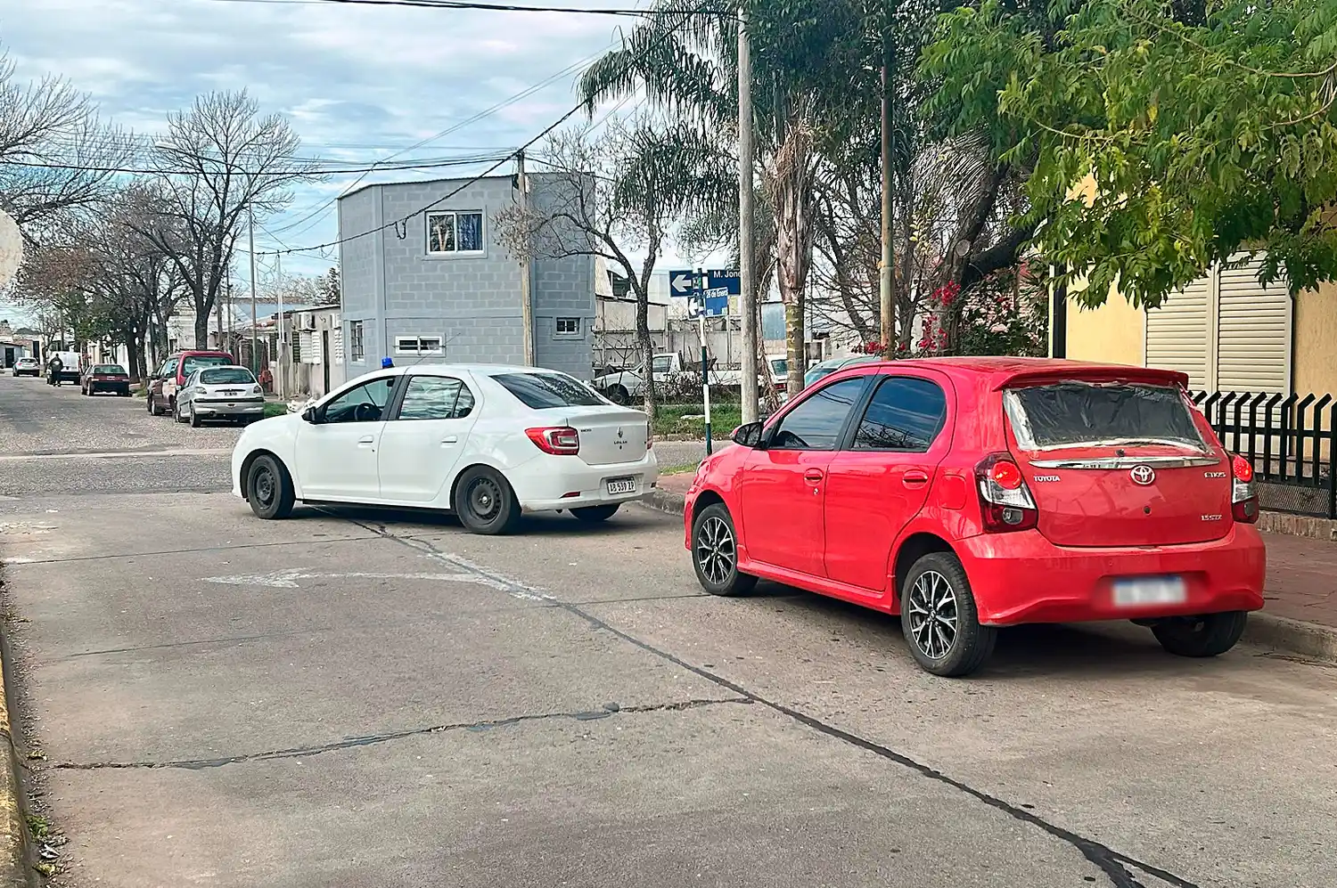 operativo policia federal argentina rafaela automovil toyota etios barrio fatima pfa - 3