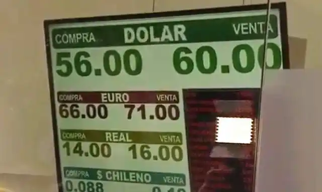 El dólar rompió el récord histórico: cerró a $55  tras el triunfo del Frente de Todos