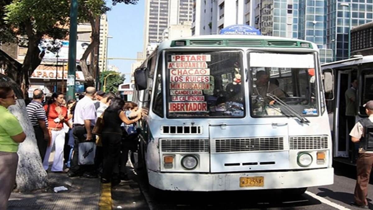 ¡NO MEJORA EL ENFERMO! Ahora aumenta el pasaje del transporte público