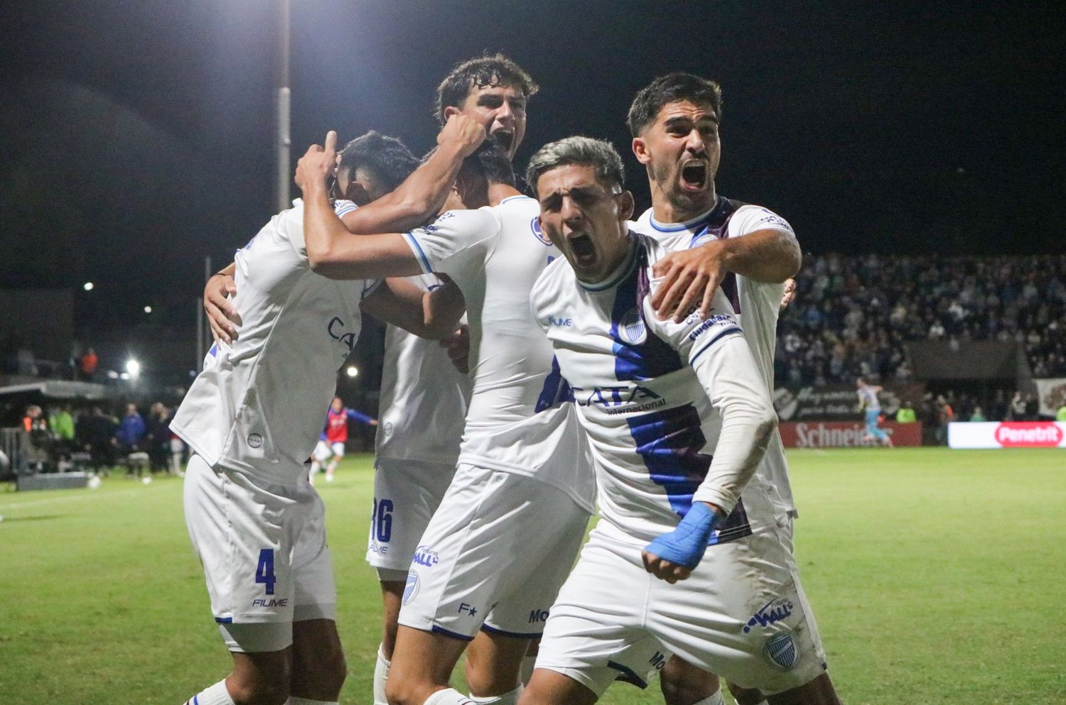 El festejo de Godoy Cruz en Vicente López.