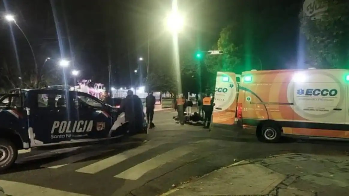 El DT de Newell’s Frank Kudelka chocó con una moto y una mujer resultó herida