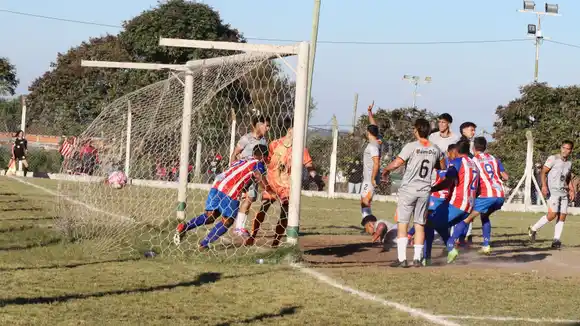 La Bianca lidera, pero todo se define en la última fecha en la Liga Concordiense de Fútbol