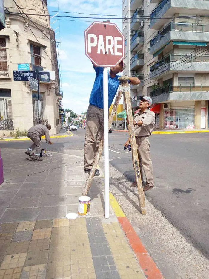 Enripiado y mejoras en la señalización vial