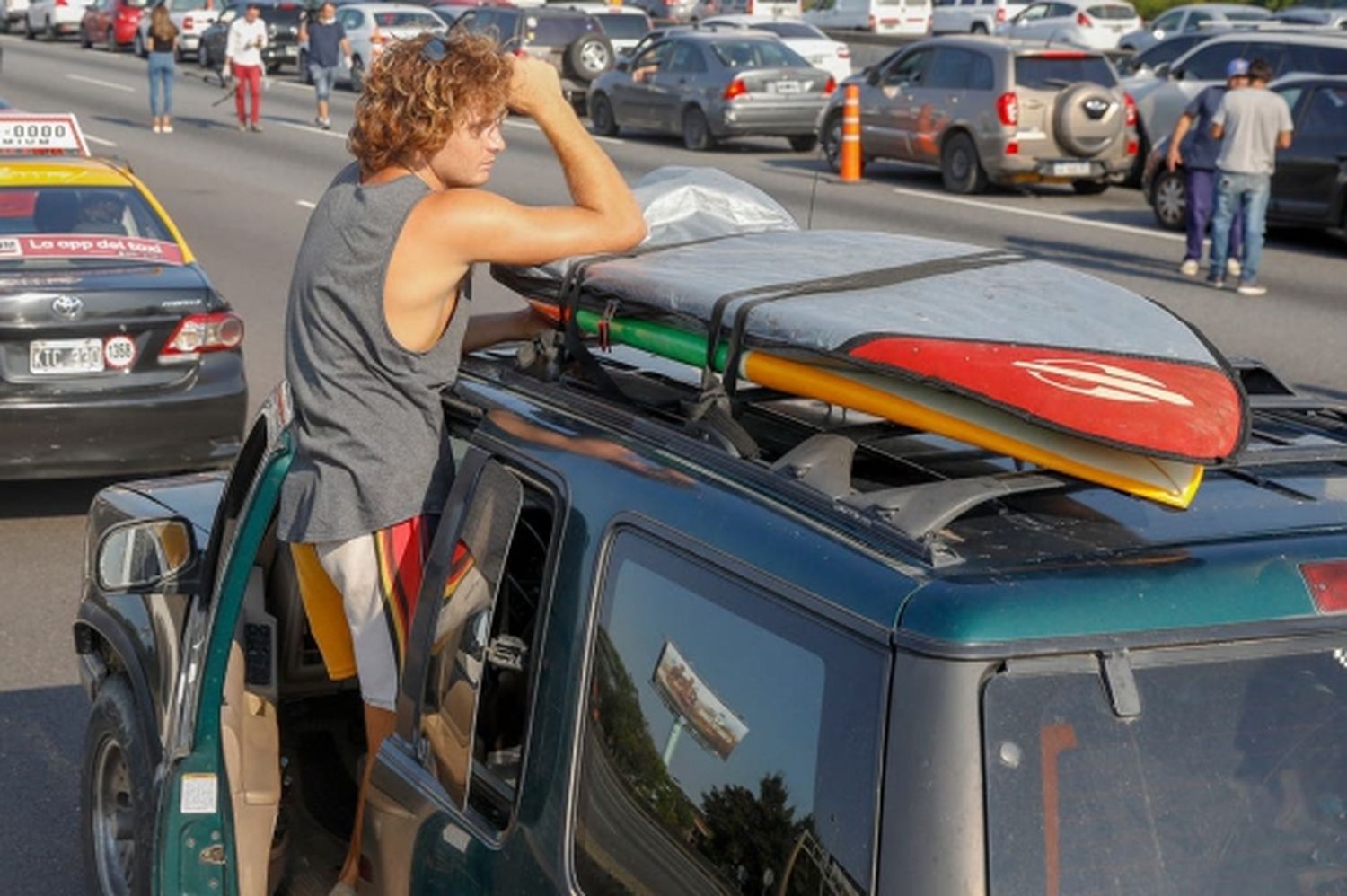 Habló el surfer de Ostende que va a juicio por violar la cuarentena: "Alberto me llamó idiota, lo tomo de quien viene"
