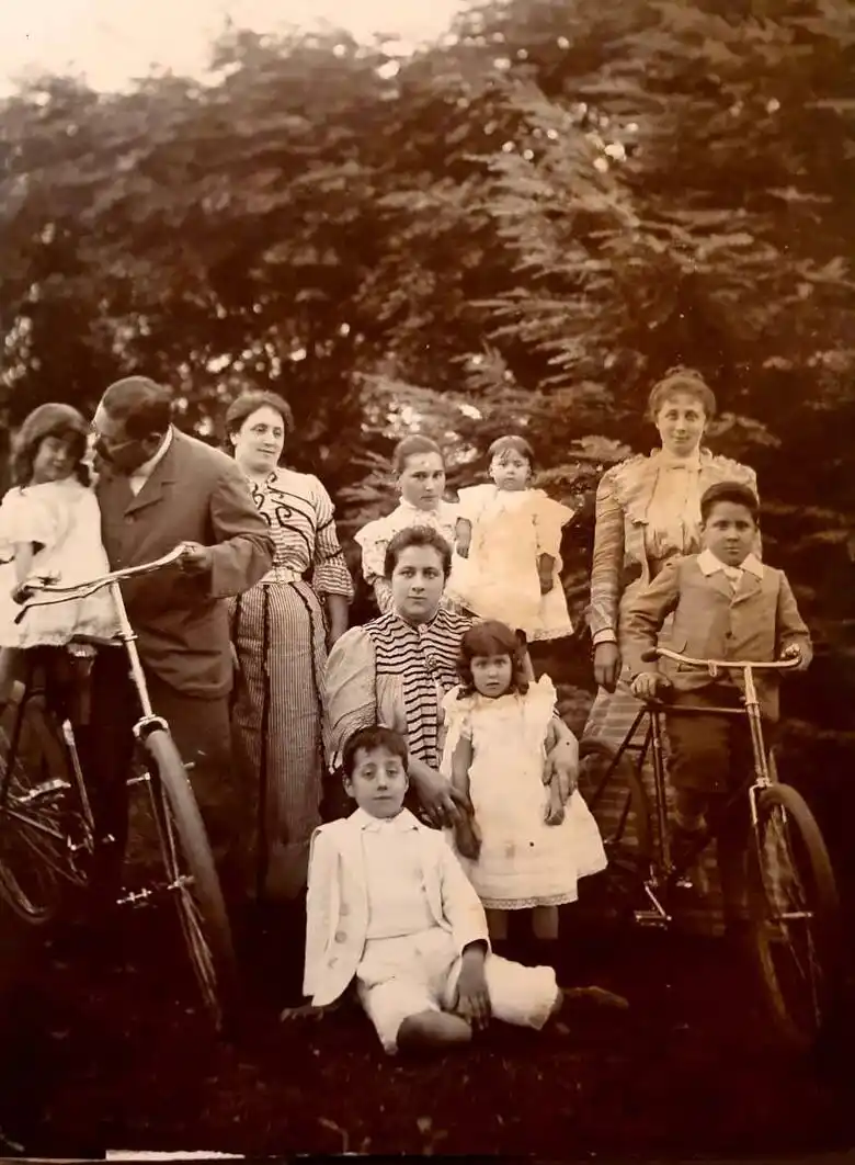 Dijo las primeras palabras en radio, conoció a Einstein, Carlos Gardel y Mirtha Legrand