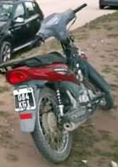 Le roban la moto frente a la casa de un familiar