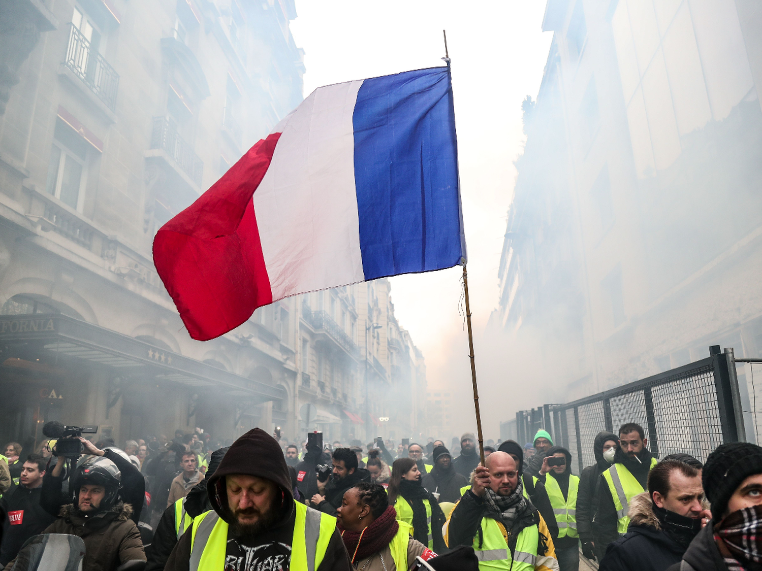 Unos 50.000 "chalecos amarillos" volvieron a la carga en Francia