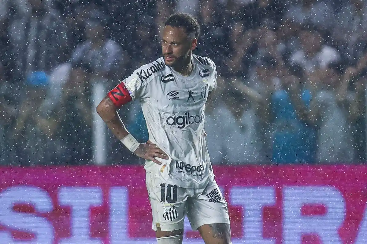 Neymar fue expulsado en el Brasileirão tras un altercado con Rodrigo Néstor