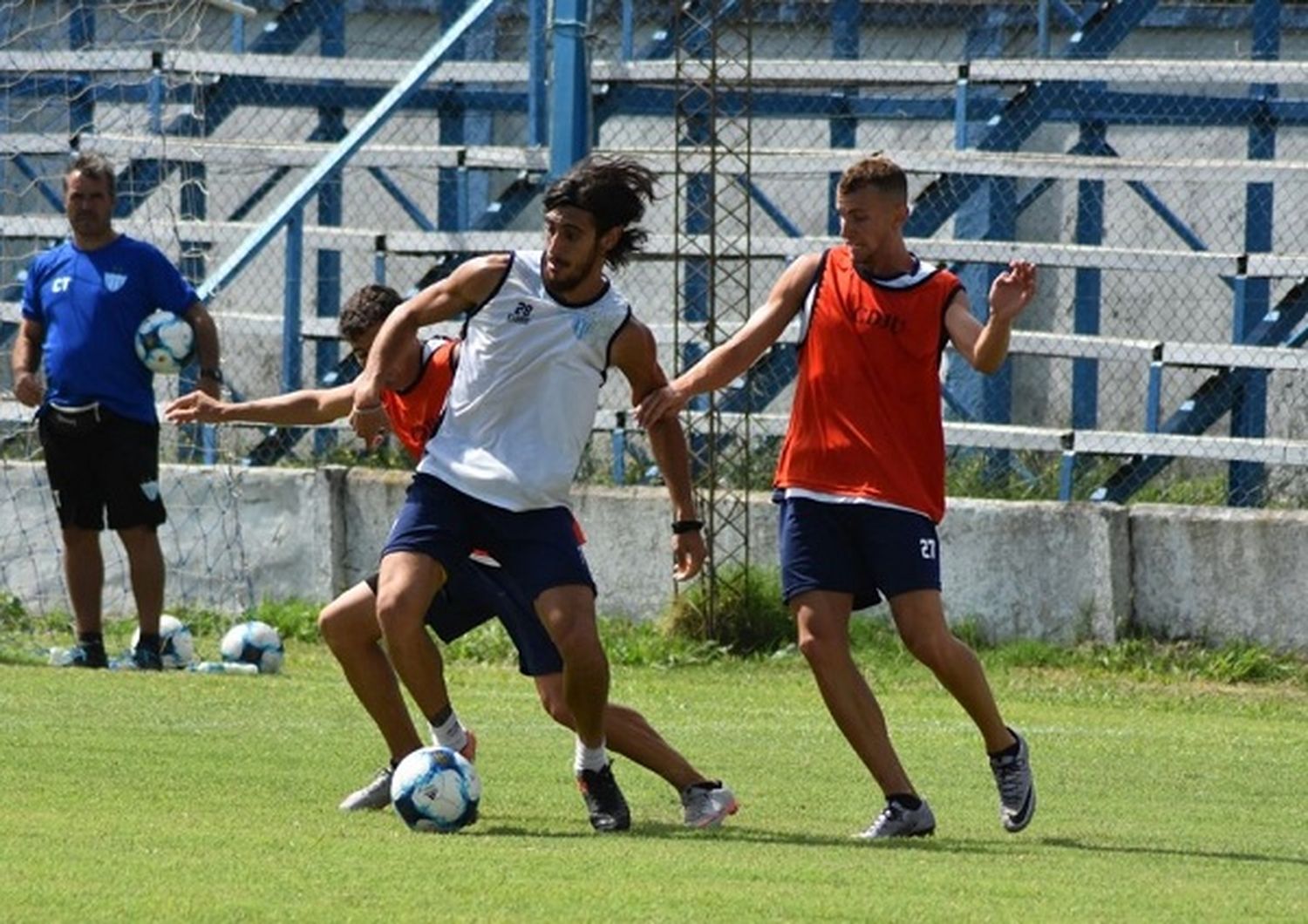 Juventud hizo un ensayo de fútbol a una semana de la vuelta a la competencia