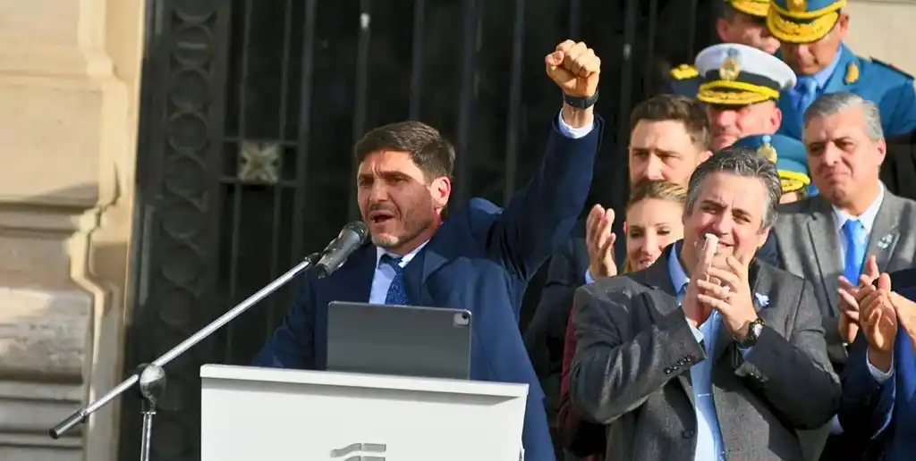 El gobernador Pullaro remarcó la importancia de la unidad y el trabajo conjunto en el aniversario de la Revolución de Mayo, instando a recuperar la fe y el compromiso.