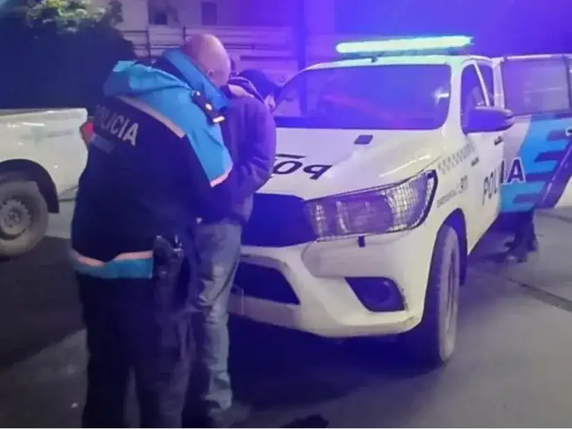 El violento episodio ocurrió durante la noche del viernes, en inmediaciones de Ruta 11 y Scaglia, dentro de la jurisdicción de la comisaría 15ta.