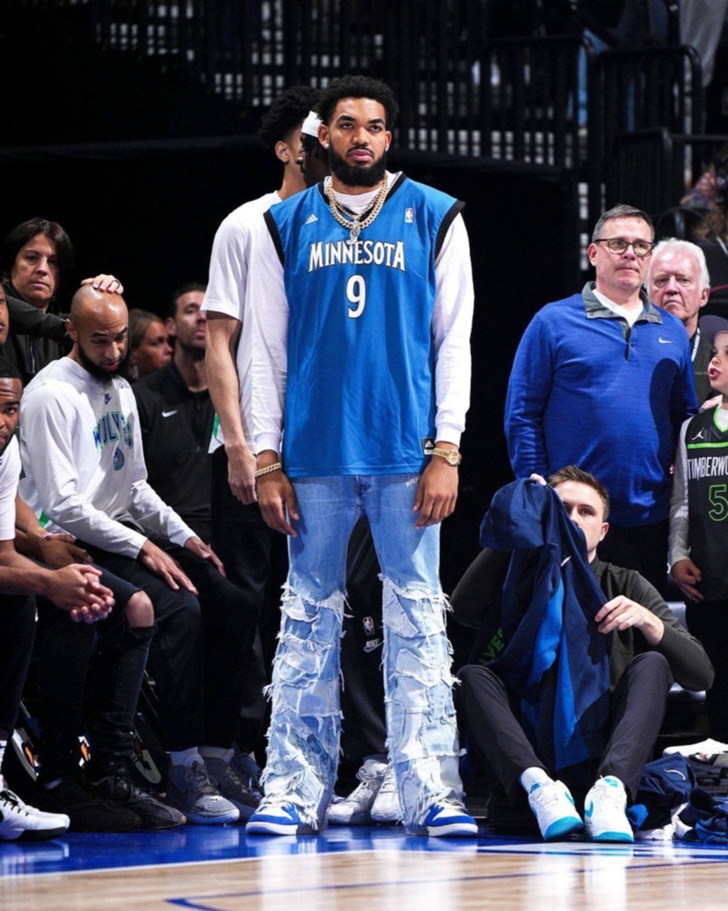 Karl-Anthony Towns y un homenaje a un ex compañero