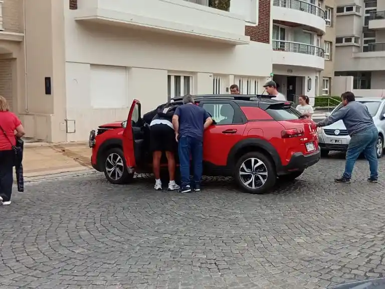 auto choque casa 19-03-25 (2)