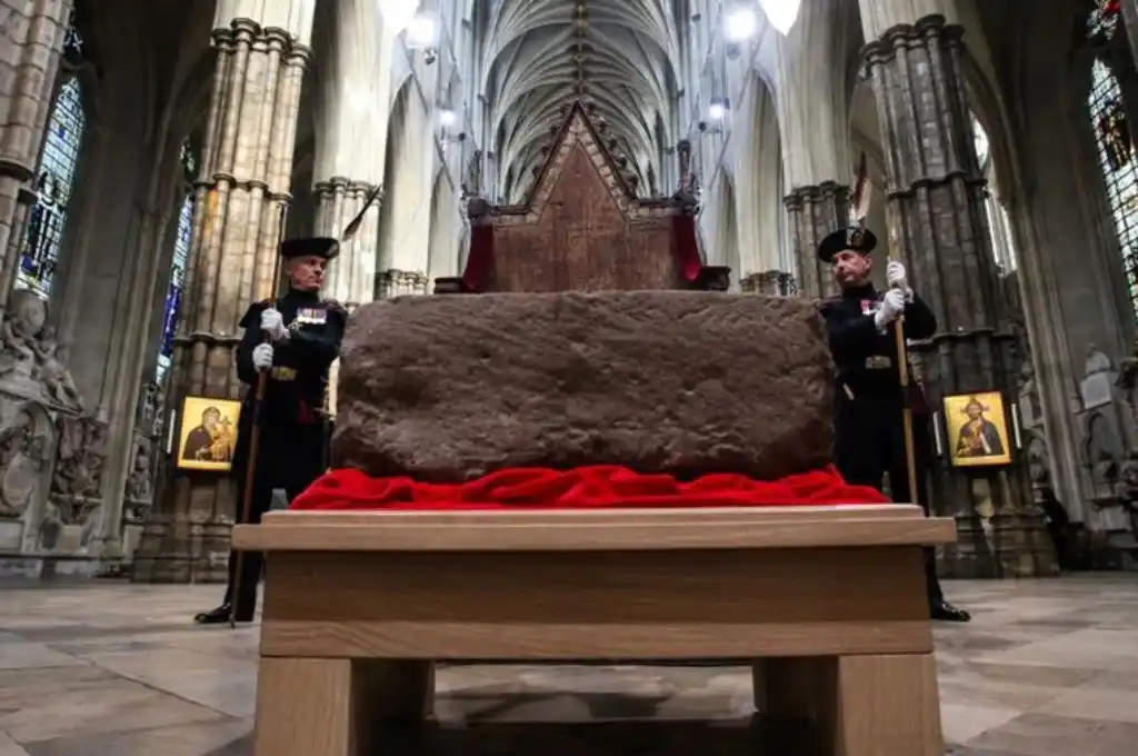 Qué es la Piedra del Destino, la roca sobre la que se coronará a Carlos III