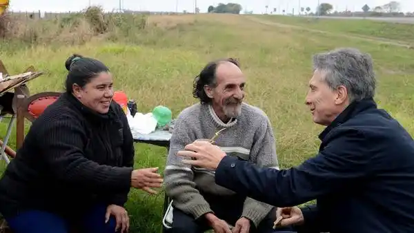 Tras el encuentro con Macri, golpearon al vendedor de torta asada