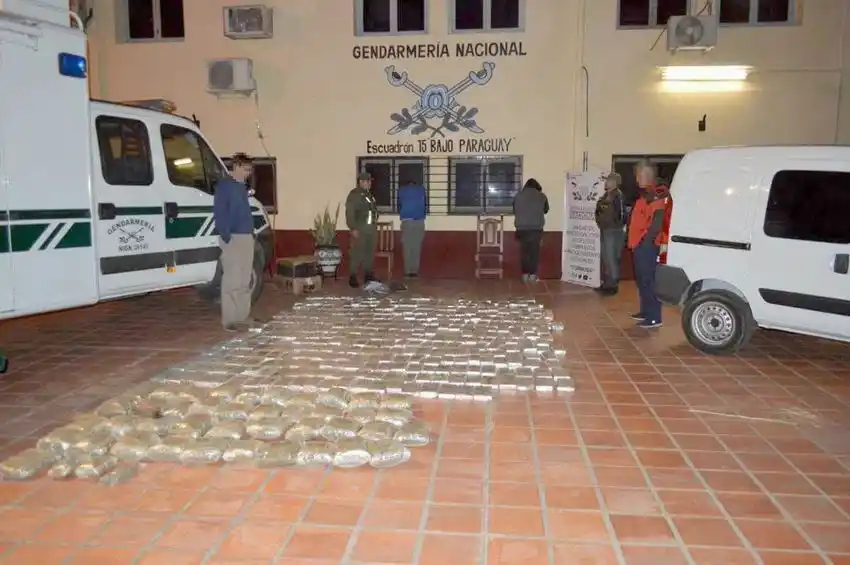 Una patrulla de la GN frenó la carga de 395 kilos de marihuana a un vehículo