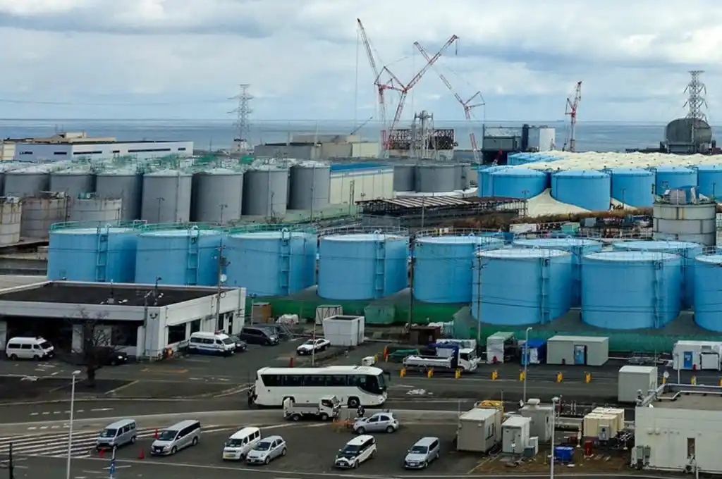En pocos meses van a tirar las aguas radioactivas de Fukushima al mar: hay protestas en Japón