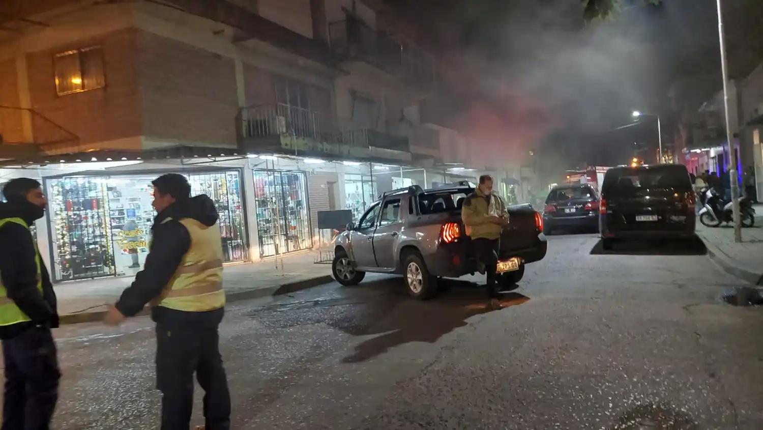 Incendio en una tienda de calle 25 de Mayo fue sofocado por Bomberos Voluntarios