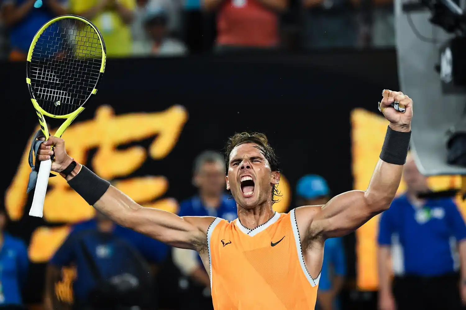 Nadal arrolló a Tsitsipas para meterse en la final