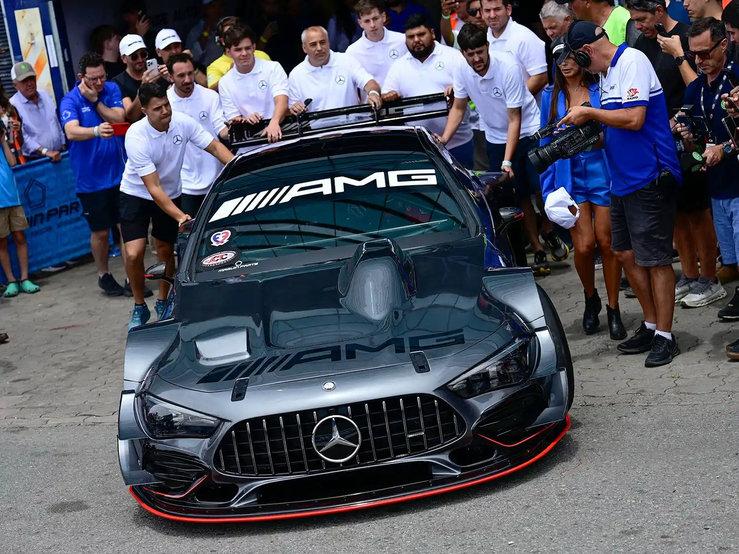 Presentaron el Mercedes Benz que correrá la próxima temporada