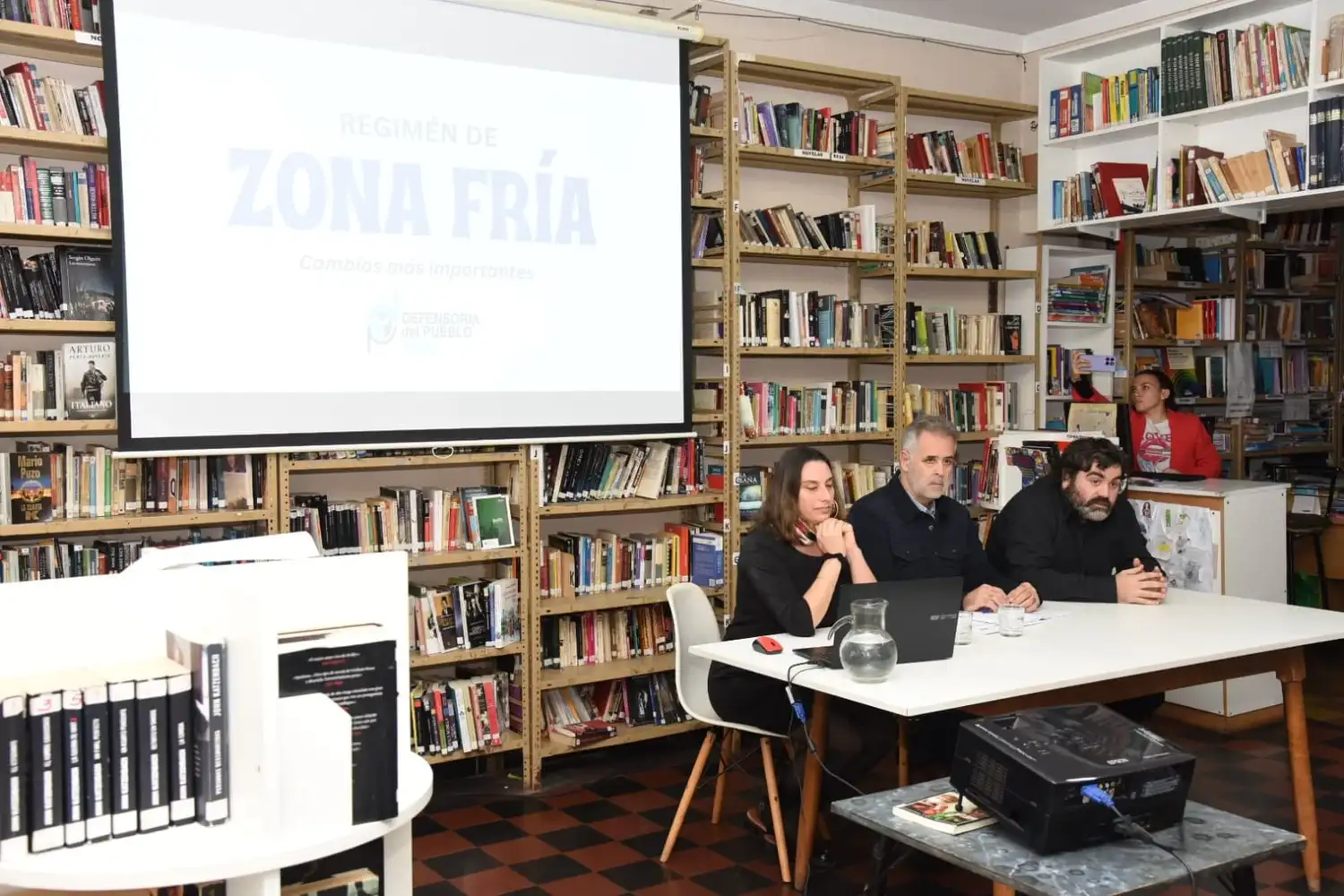 Paula Lafourcade, Alejandro Rodríguez y Braian Urban durante la charla.
