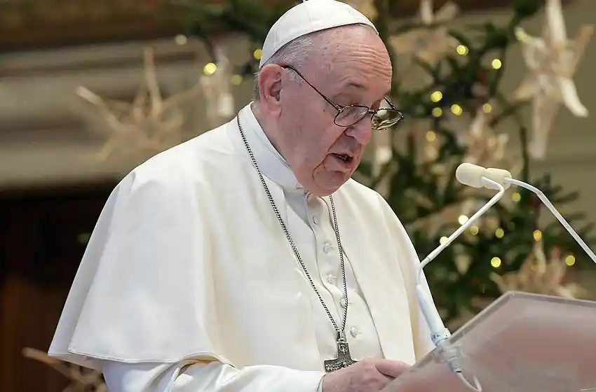 El Papa Francisco decretó que las mujeres tengan presencia importante en los altares