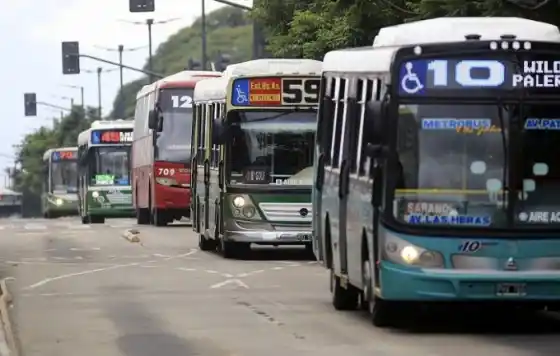 Desde este sábado, el boleto mínimo de colectivo costará $15 en Capital y Gran Buenos Aires