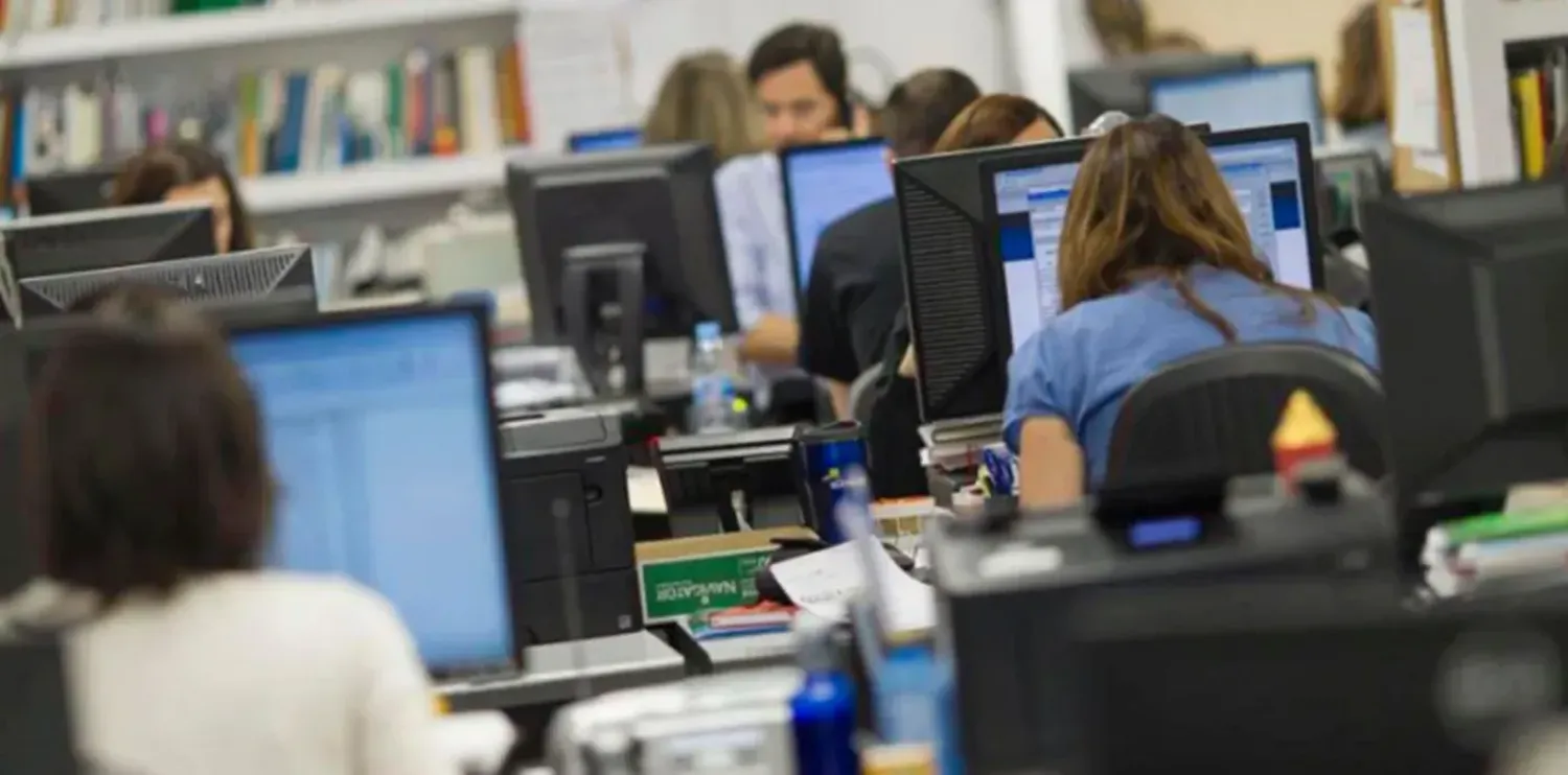 Ley Bases: Podrían pasar a “disponibilidad” hasta 100 mil empleados de planta permanente del Estado