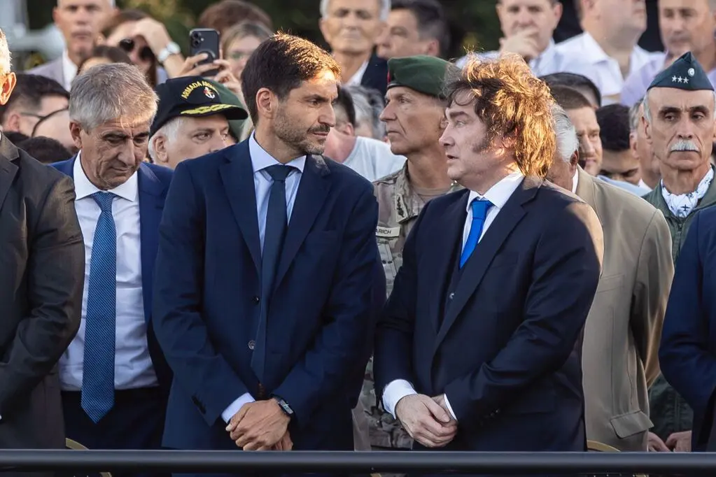 Milei y Pulllaro en el acto conmemorativo del  213° aniversario del Combate de San Lorenzo