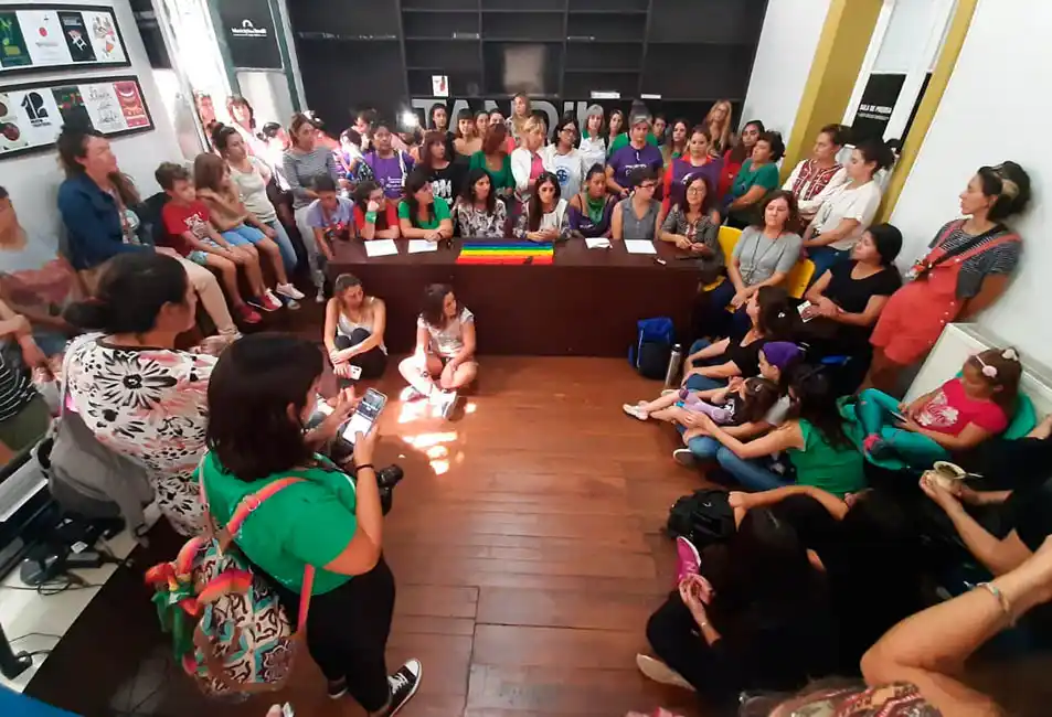 El movimiento feminista fue recibido por el intendente Lunghi