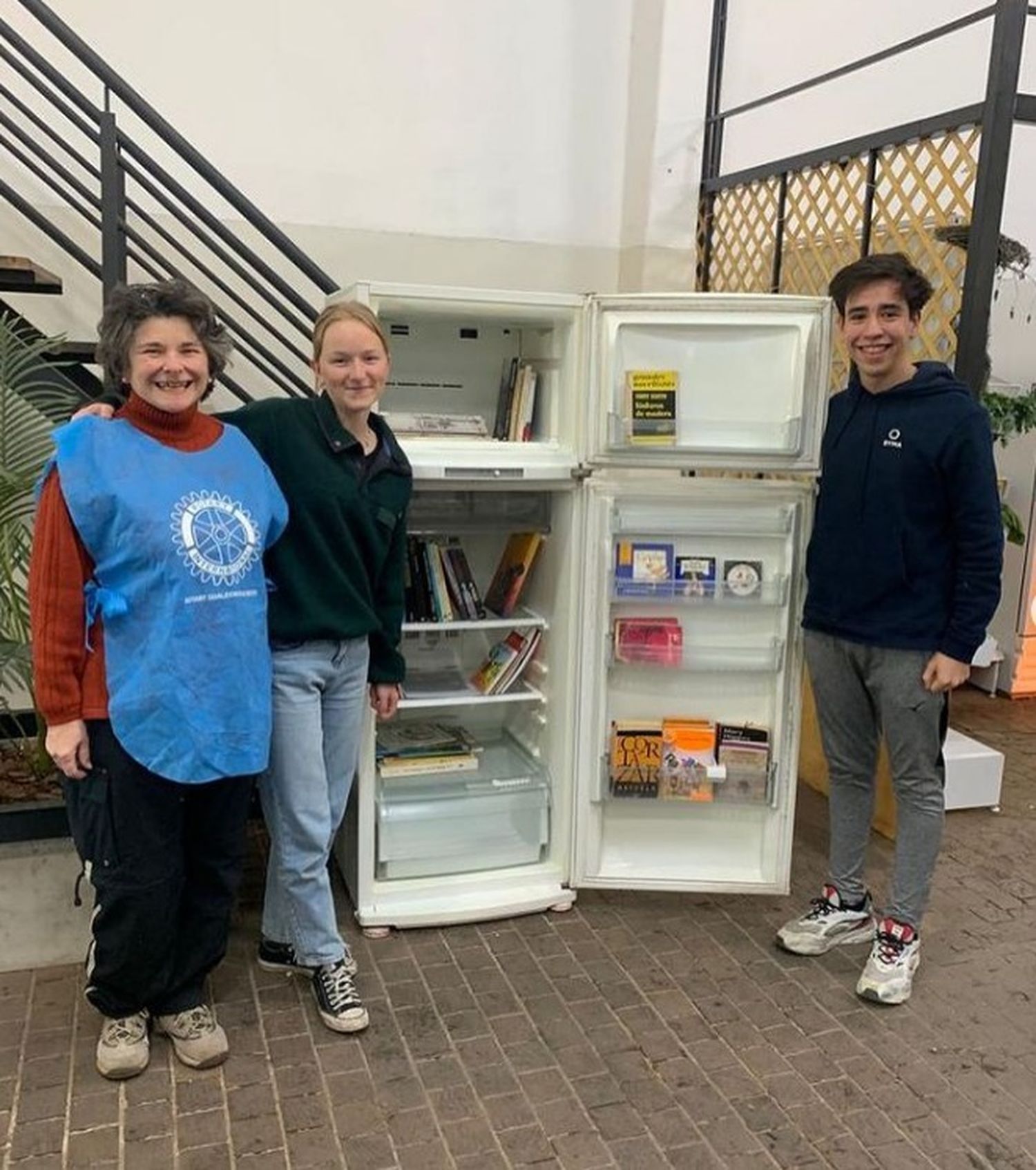 Jóvenes gualeguaychuenses instalaron  dos “libroderas”para intercambiar libros