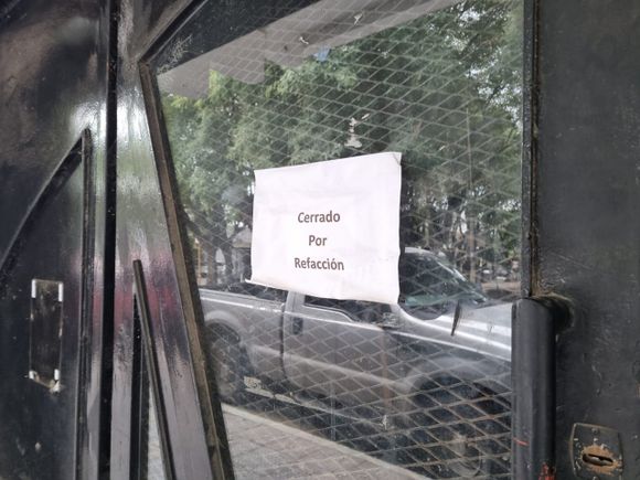 Desidia: la palabra de quienes esperan recuperar la llave y los meses de alquiler de Centro Cultural