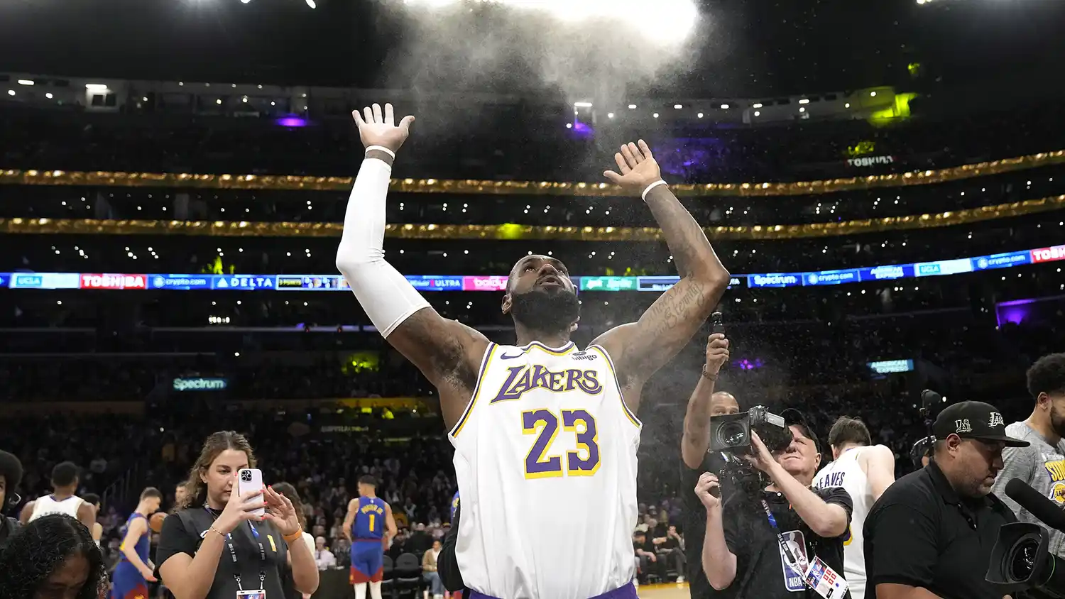 LeBron James se convierte en el primer jugador con 40.000 puntos en la NBA