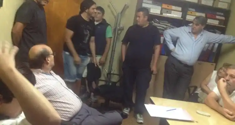 Anunciaron que este miércoles depositan el sueldo de los municipales y la toma sigue hasta el viernes