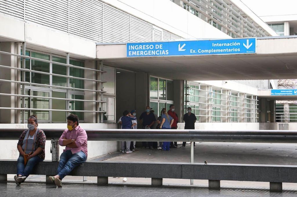 Rosario: un joven recibió dos disparos en la cabeza mientras conducía su auto