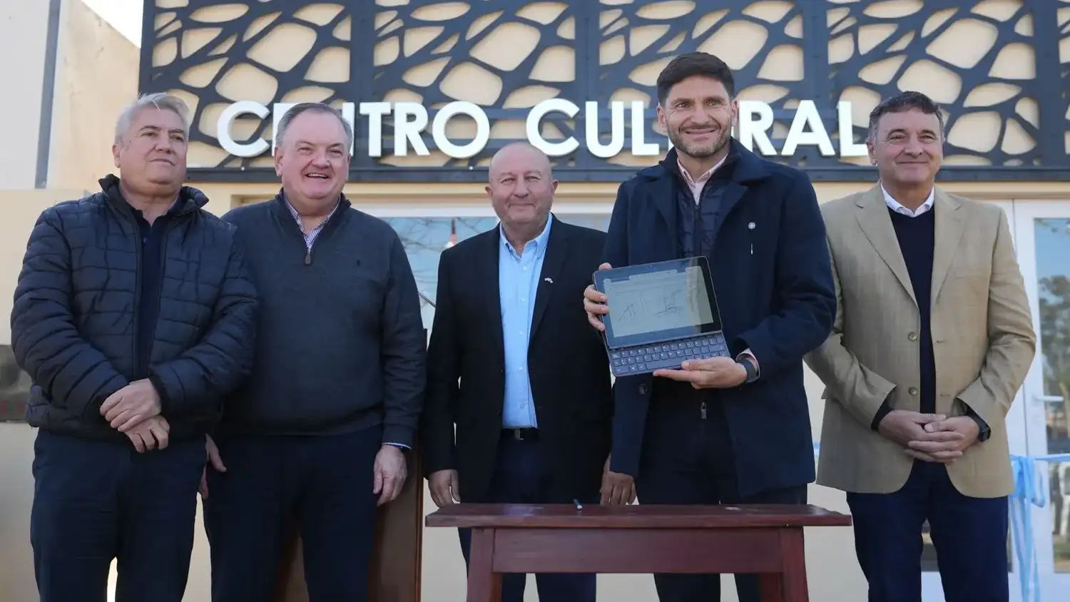 Pullaro entregó 24 viviendas en Suardi y destacó la inversión provincial en obra pública - 5