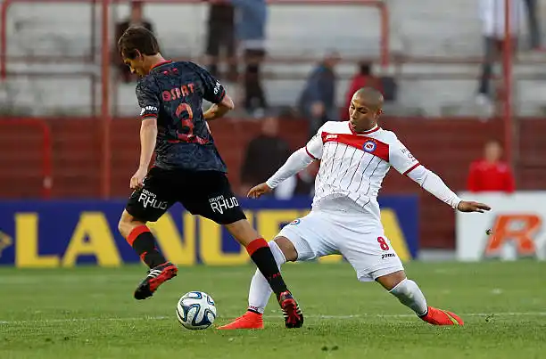 Colón visita a Argentinos en La Paternal