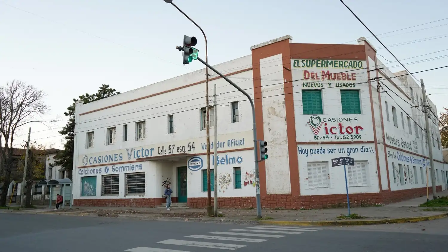 Tradicional. Edificio donde funcionara el Hotel Cervantes, en  52 y 59