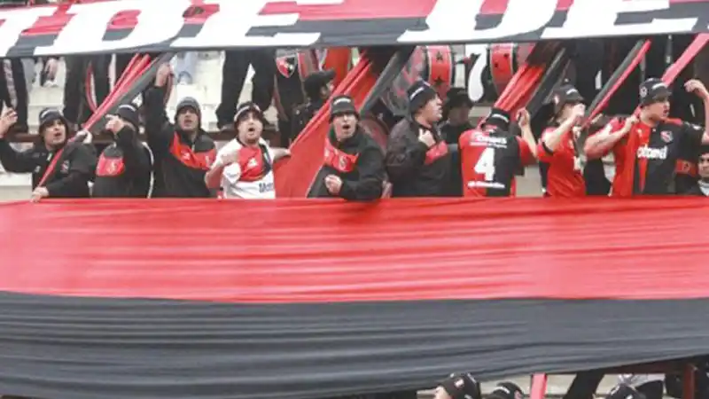 Barras aprehendidos por disturbios frente al estadio de Newell’s
